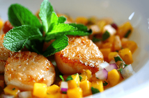 Seared Scallops with Mango-Melon Salsa