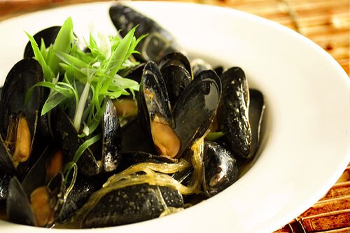 Steamed Mussels in Lemongrass Coconut Curry