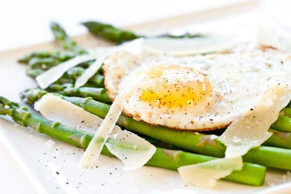 Asparagus with Fried Egg and Parmesan Cheese 