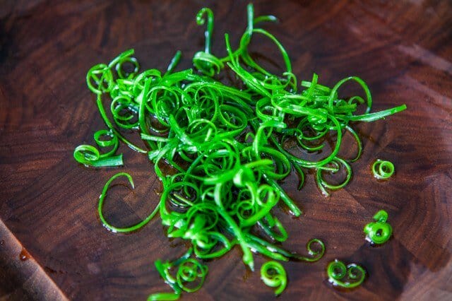 Make Curly Green Onion Garnish